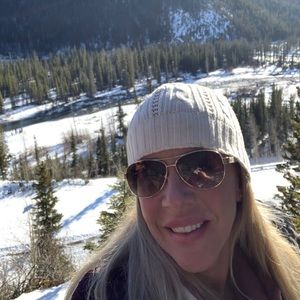 Meet your Posher, Marsha